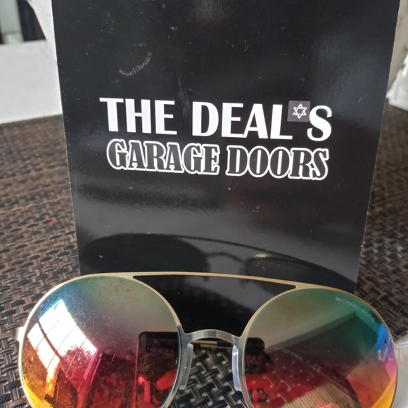 SUNGLASSES - Picture 2 of 3